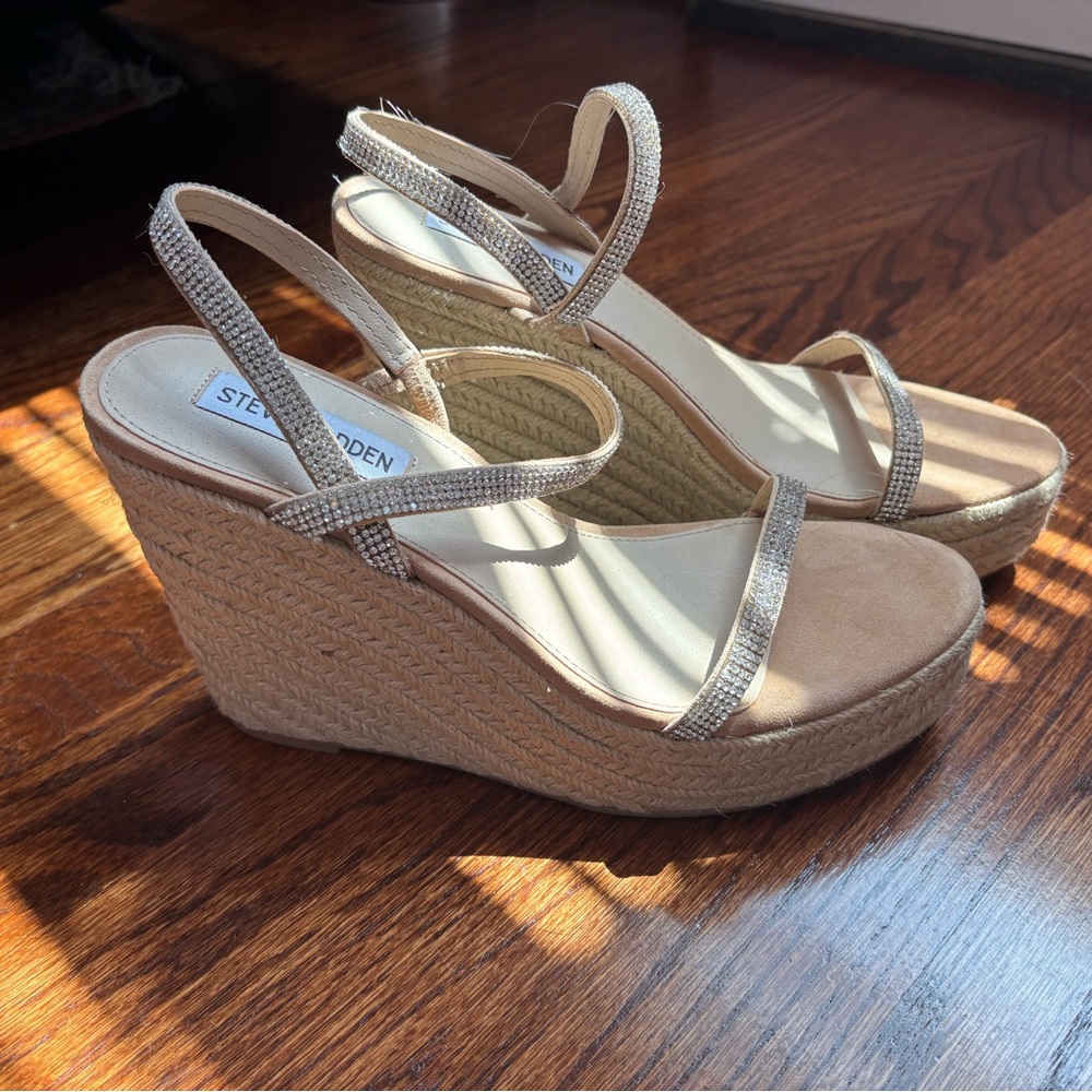 Steve Madden Beige and Gold Wedge Sandals